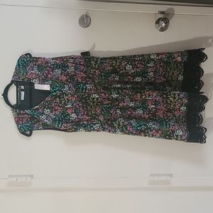 New York & Company Multi colored flower dress with lace trim at the bottom. XL